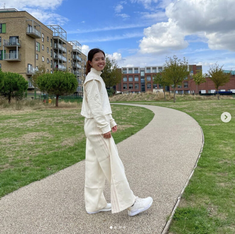 長谷川唯選手の私服姿の画像