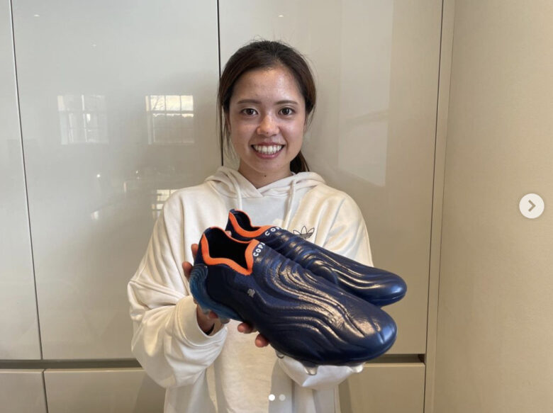 長谷川唯選手の私服姿の画像