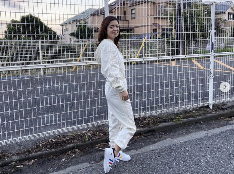 長谷川唯選手の私服姿の画像