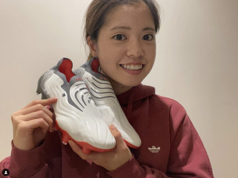 長谷川唯選手の私服姿の画像
