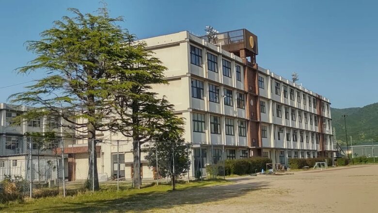 河村建一|出身中学校について