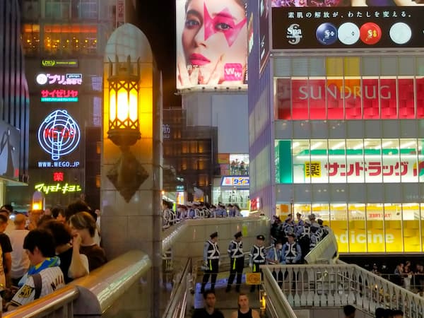 阪神優勝で道頓堀へ飛び込みした女性!スク水女に無事救助される!