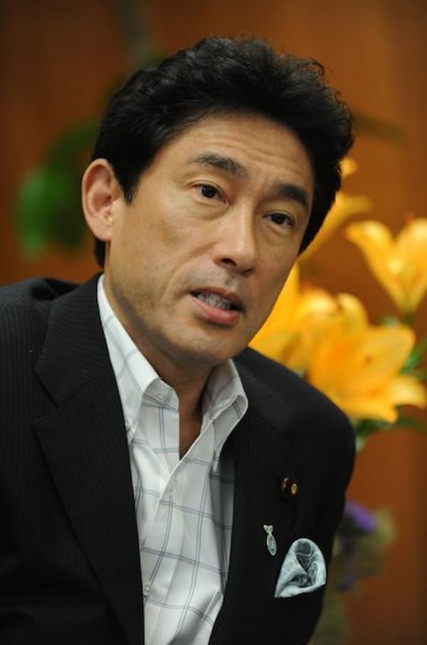 【顔画像】岸田首相メガネを外すとまさかのイケメン！その衝撃のビジュアルとは？