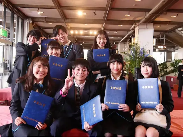 Adoの出身高校はどこ?渡辺高等学院(東京校)卒業との噂を検証!