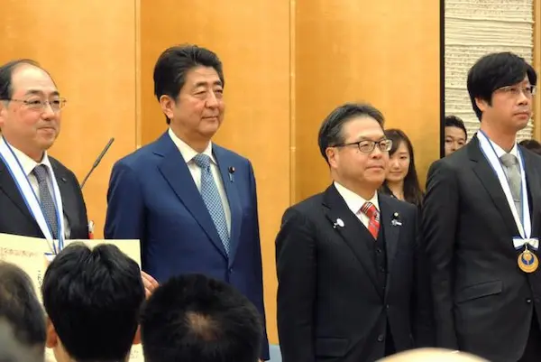 世耕弘成の身長は推測で160〜165cm